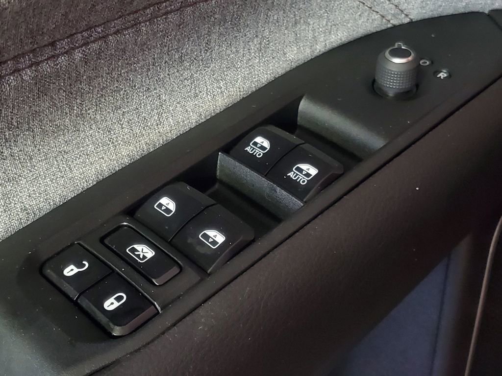 Used 2024 Jeep Compass Latitude image 13