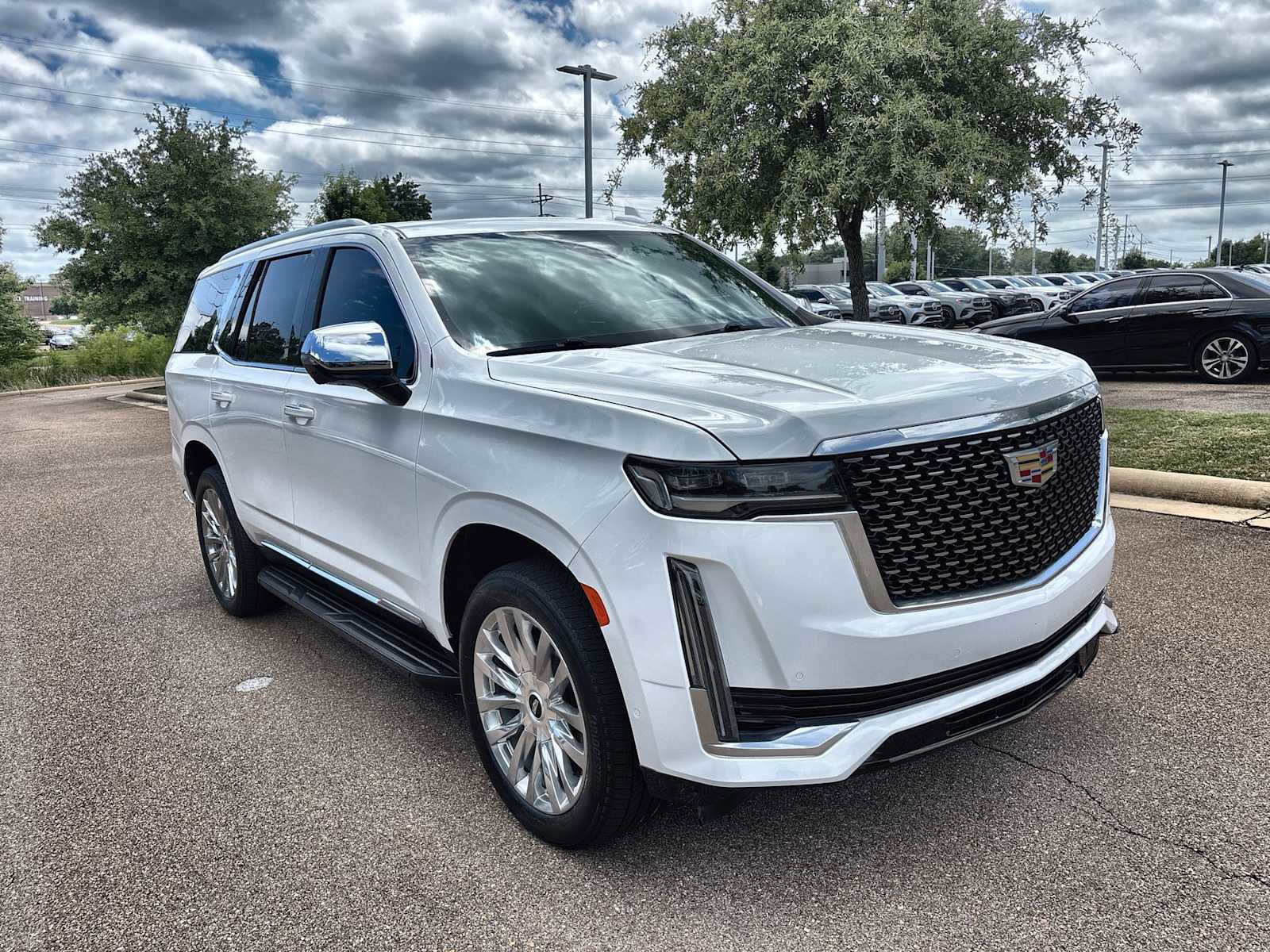 Used 2023 Cadillac Escalade Premium Luxury RWD image 11