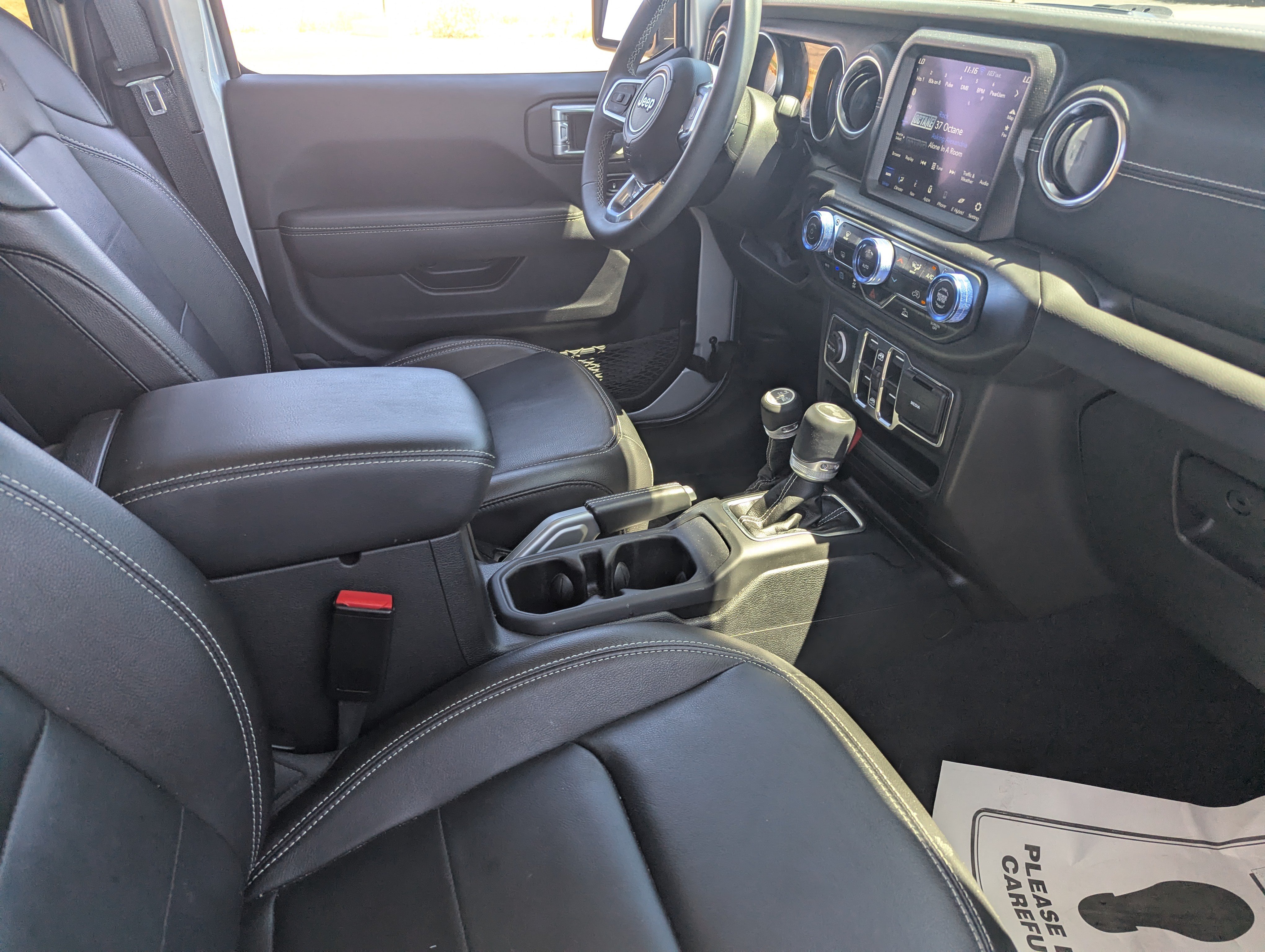 Used 2023 Jeep Wrangler Unlimited Sahara AWD/4WD image 12