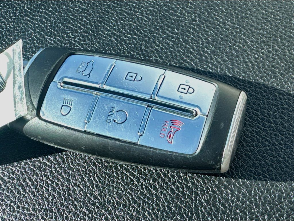 Used 2022 Genesis GV70 2.5T Select AWD/4WD image 32