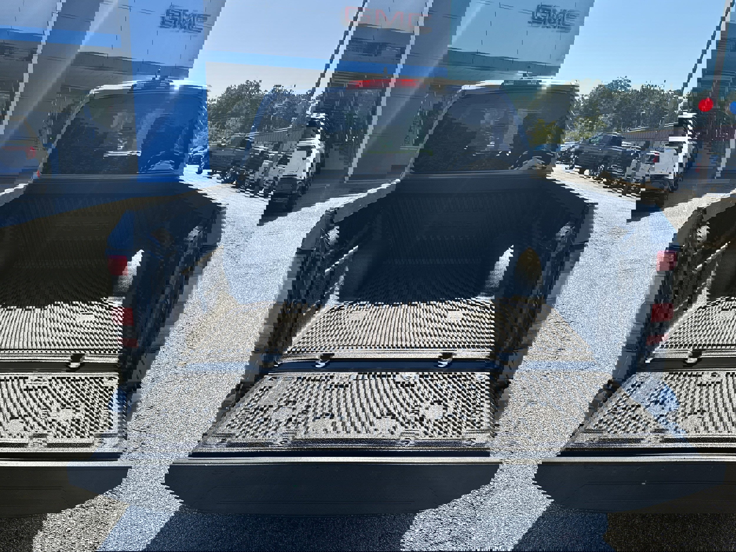 Used 2023 Nissan Frontier SV image 15