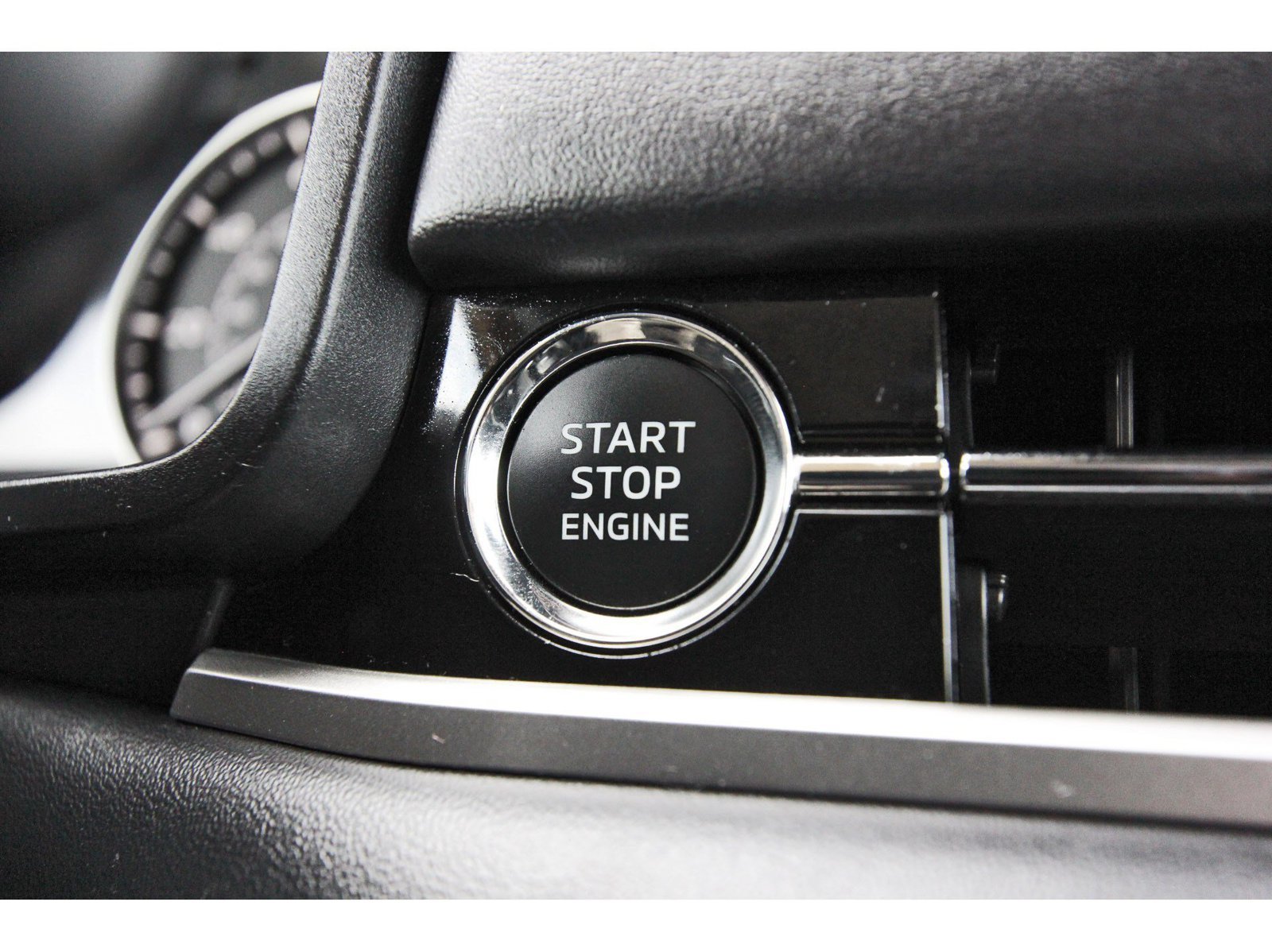 Used 2025 Mitsubishi Outlander SE FWD image 24