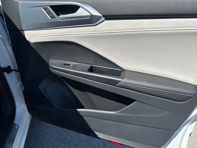 Used 2025 Volkswagen Taos SE image 29