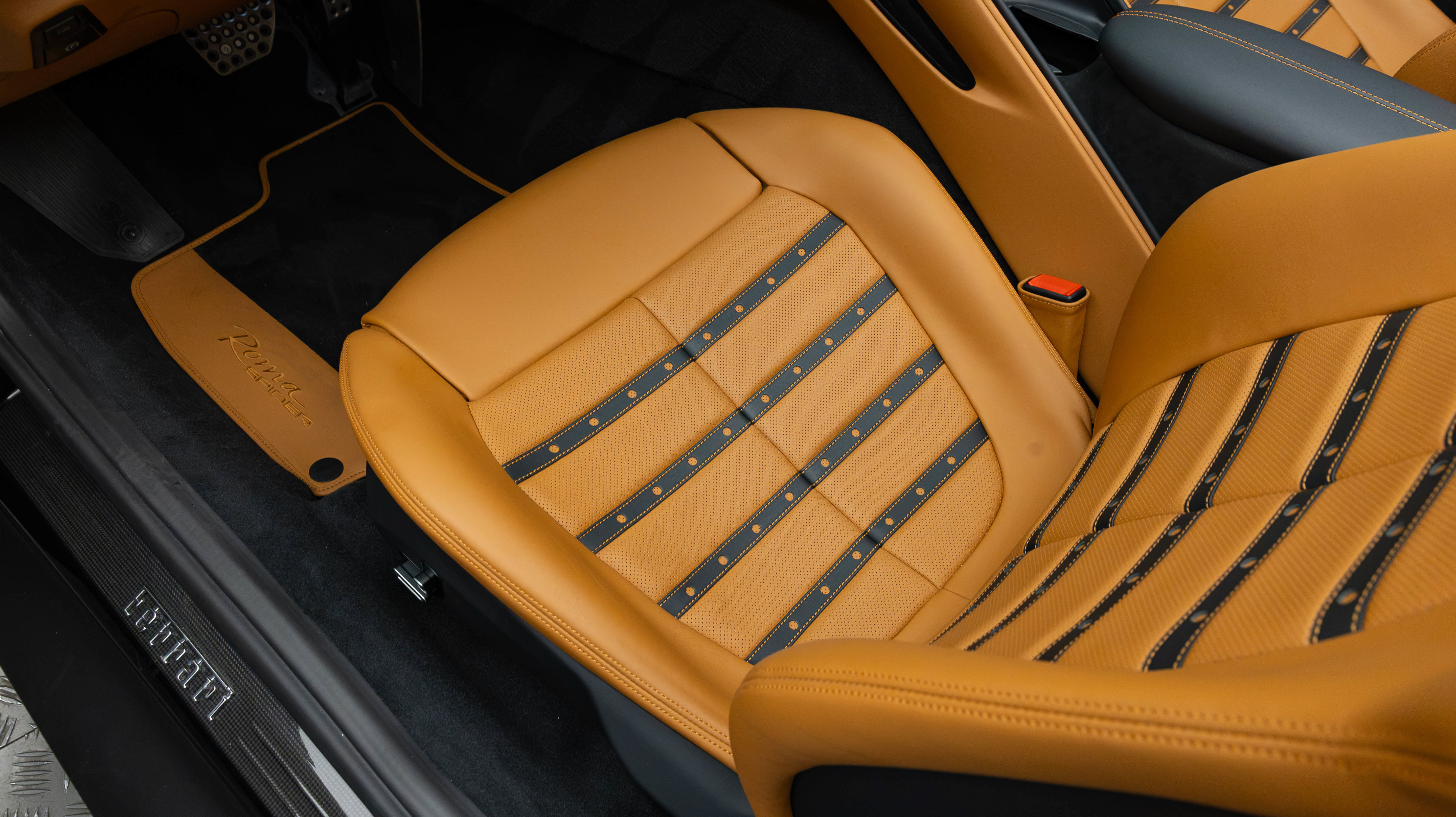 Certified 2025 Ferrari Roma Spider RWD image 63