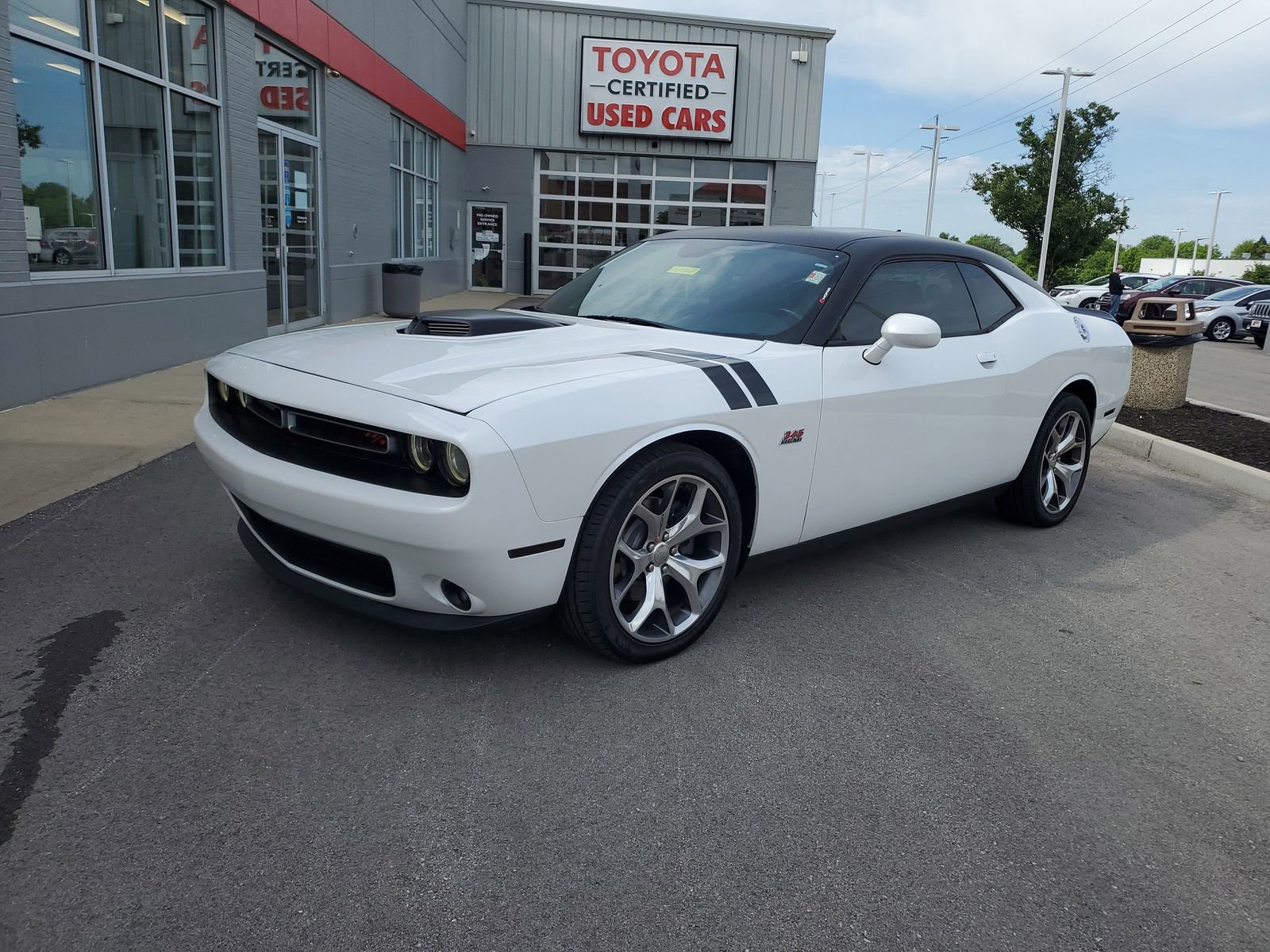 Used 2015 Dodge Challenger R/T Plus RWD image 3
