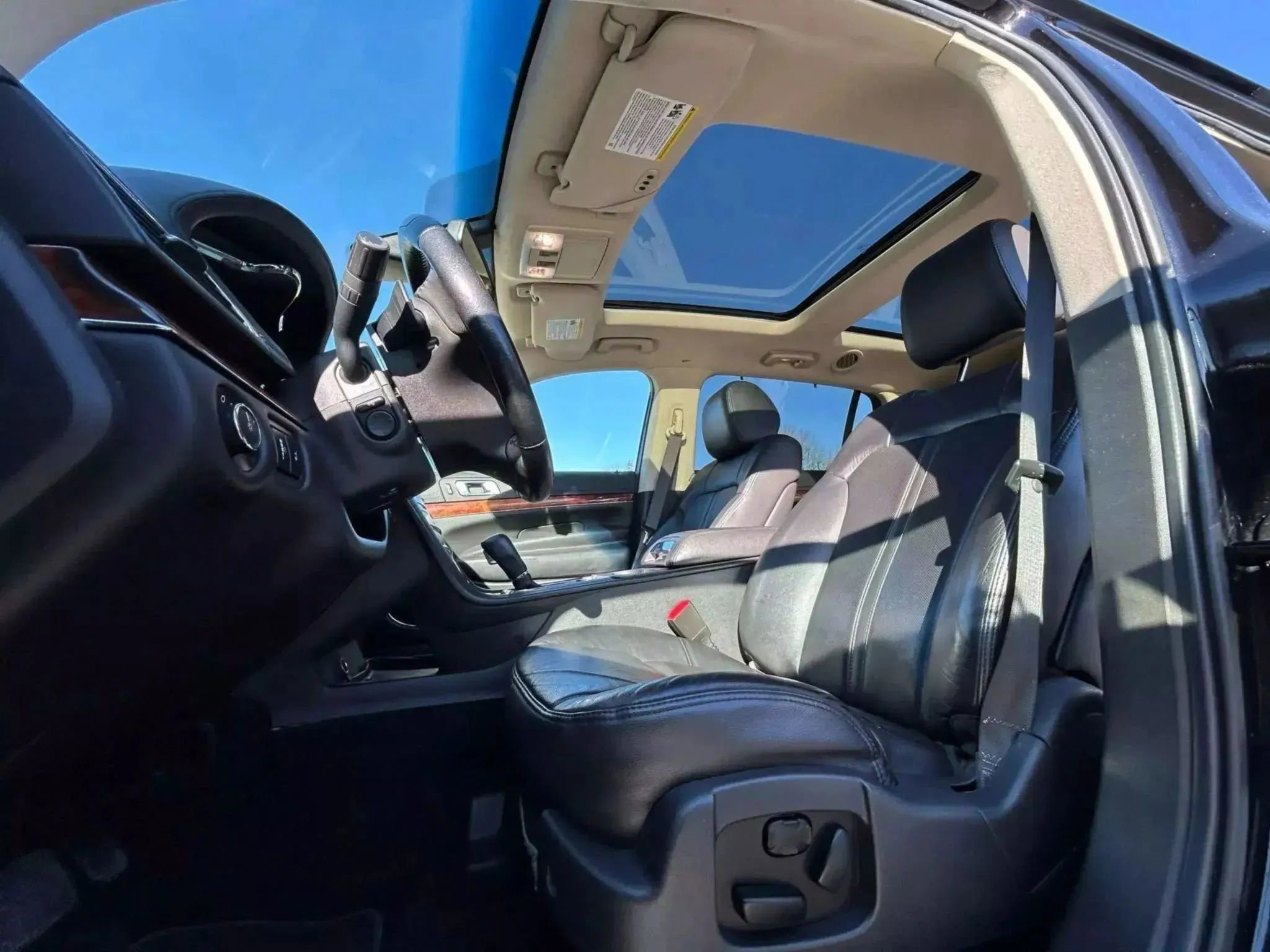 Used 2019 Lincoln MKT AWD image 27