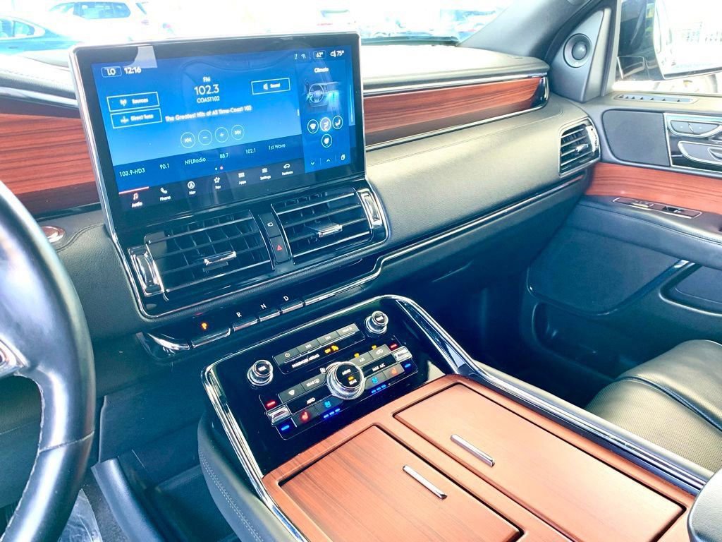 Used 2024 Lincoln Navigator L Premiere image 17