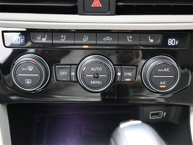 Used 2020 Volkswagen Jetta SEL Premium image 23