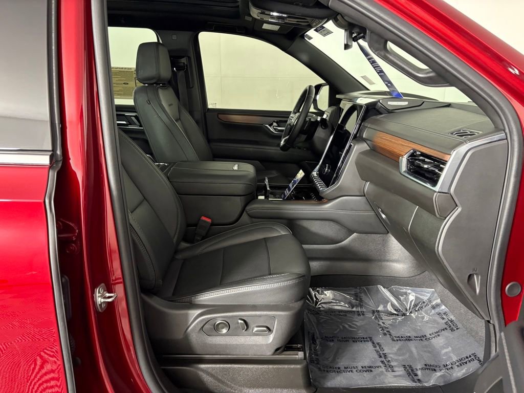 Used 2025 GMC Yukon XL Denali w/ Sun & Power Step Package image 39