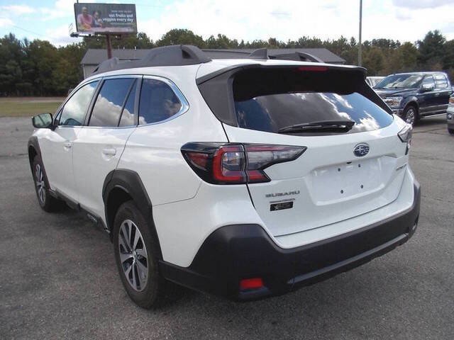 Used 2024 Subaru Outback Premium AWD/4WD image 3