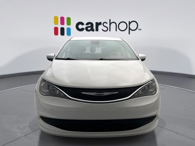 Used 2021 Chrysler Voyager L image 6