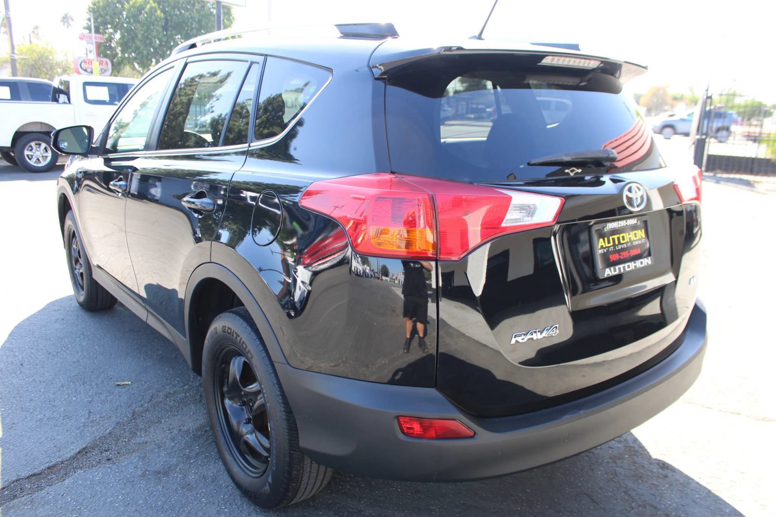 Used 2013 Toyota RAV4 LE FWD image 10