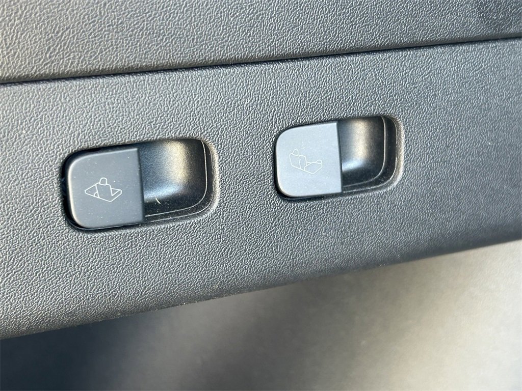 Used 2020 Tesla Model Y Long Range image 14