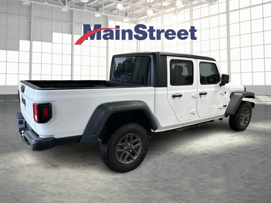 Used 2025 Jeep Gladiator Sport AWD/4WD image 5