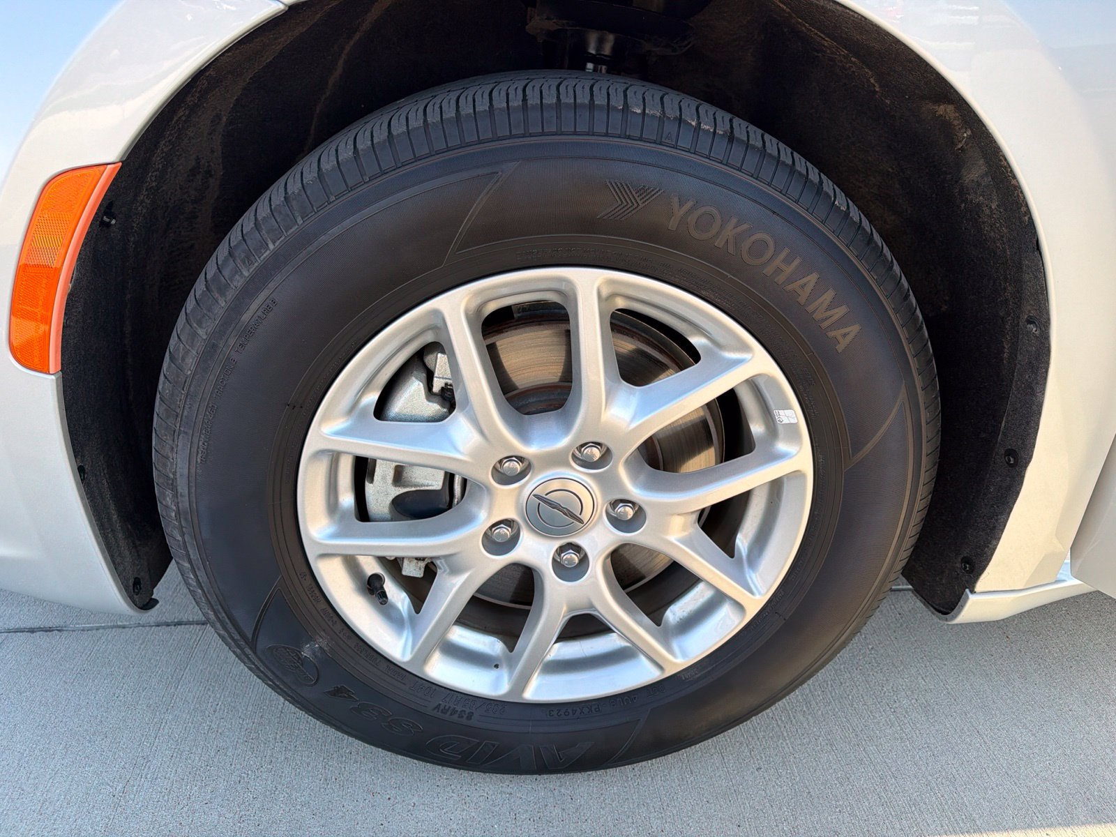 Used 2024 Chrysler Pacifica Touring-L FWD image 12