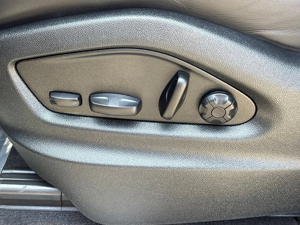 Used 2024 Porsche Cayenne Coupe AWD/4WD image 19