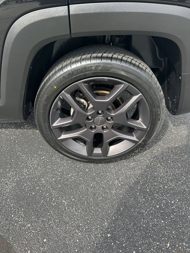 Used 2021 Jeep Renegade Latitude AWD/4WD image 8