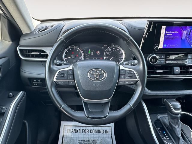 Used 2024 Toyota Highlander LE FWD image 12