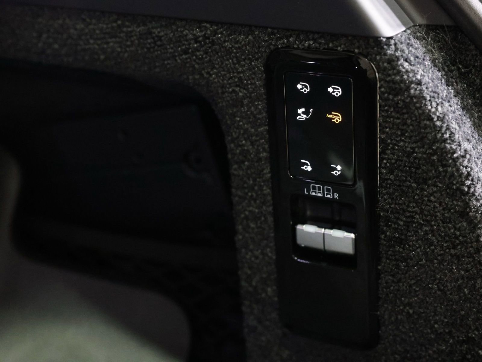 Used 2023 Land Rover Range Rover Long Wheelbase Autobiography image 41