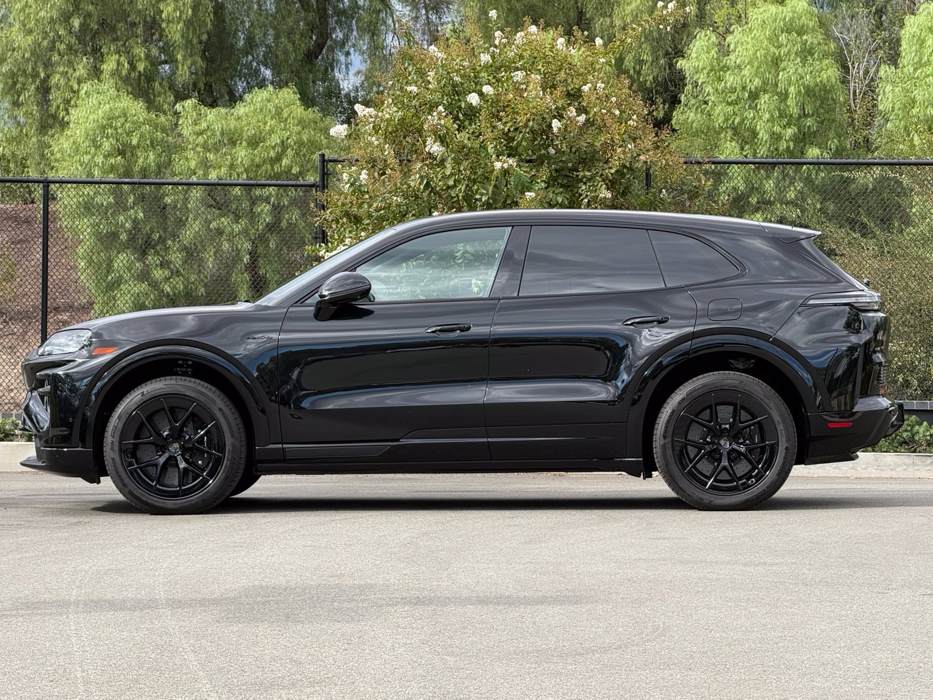 New 2026 Porsche Cayenne Turbo AWD/4WD image 2