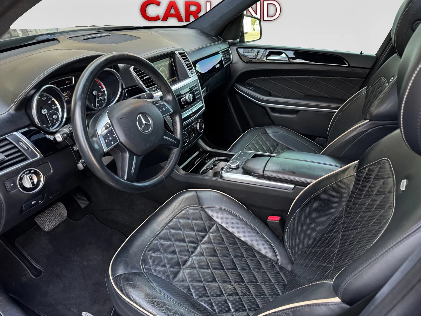 Used 2016 Mercedes-Benz GL 550 4MATIC image 12