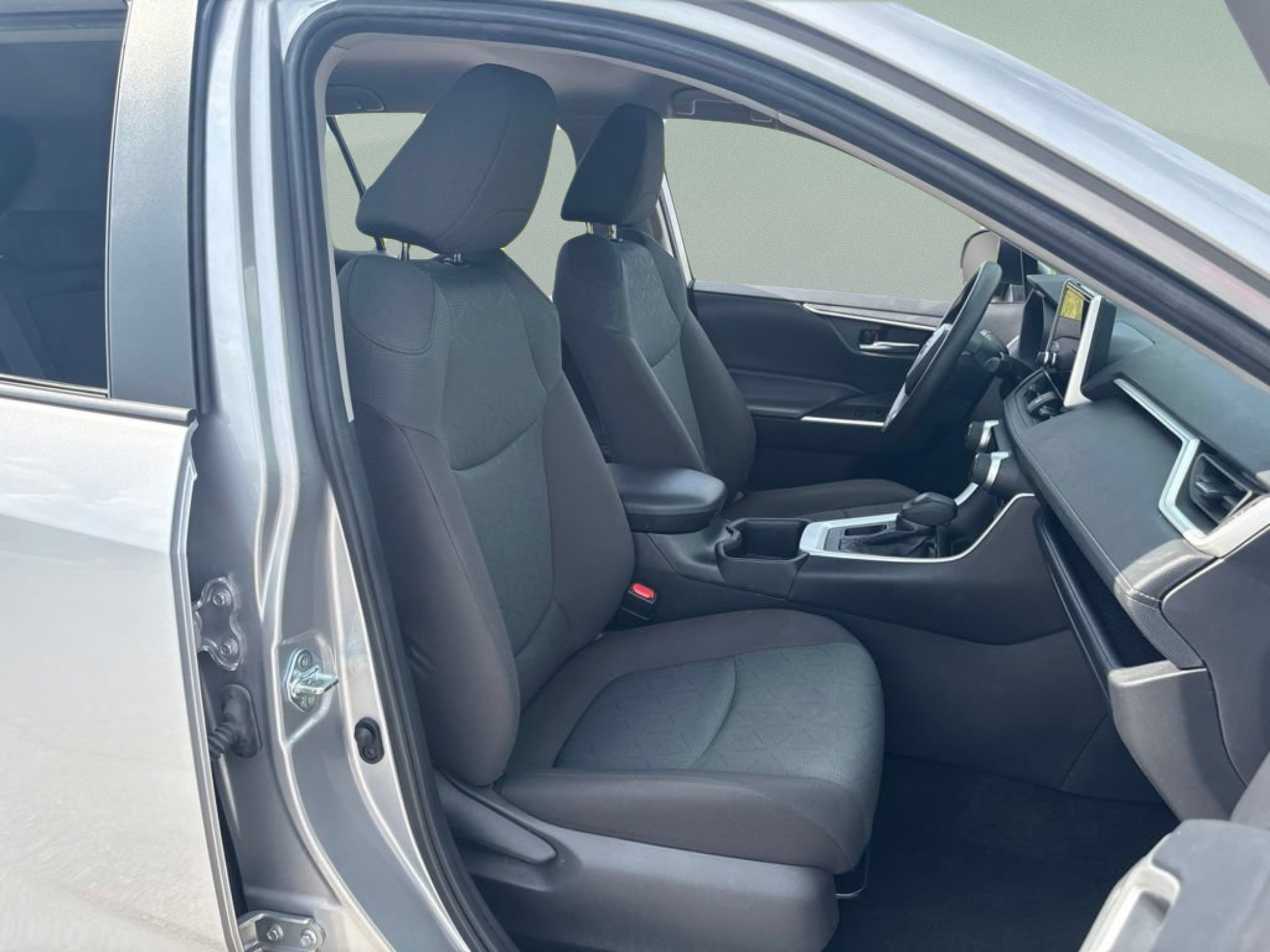 Used 2024 Toyota RAV4 XLE FWD image 25