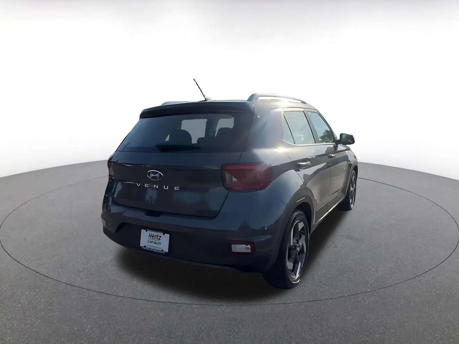 Used 2025 Hyundai Venue SEL image 14