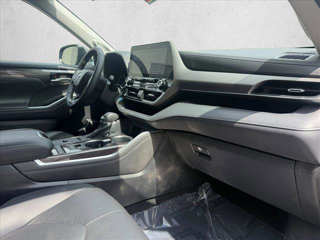 Used 2021 Toyota Highlander Limited FWD image 24