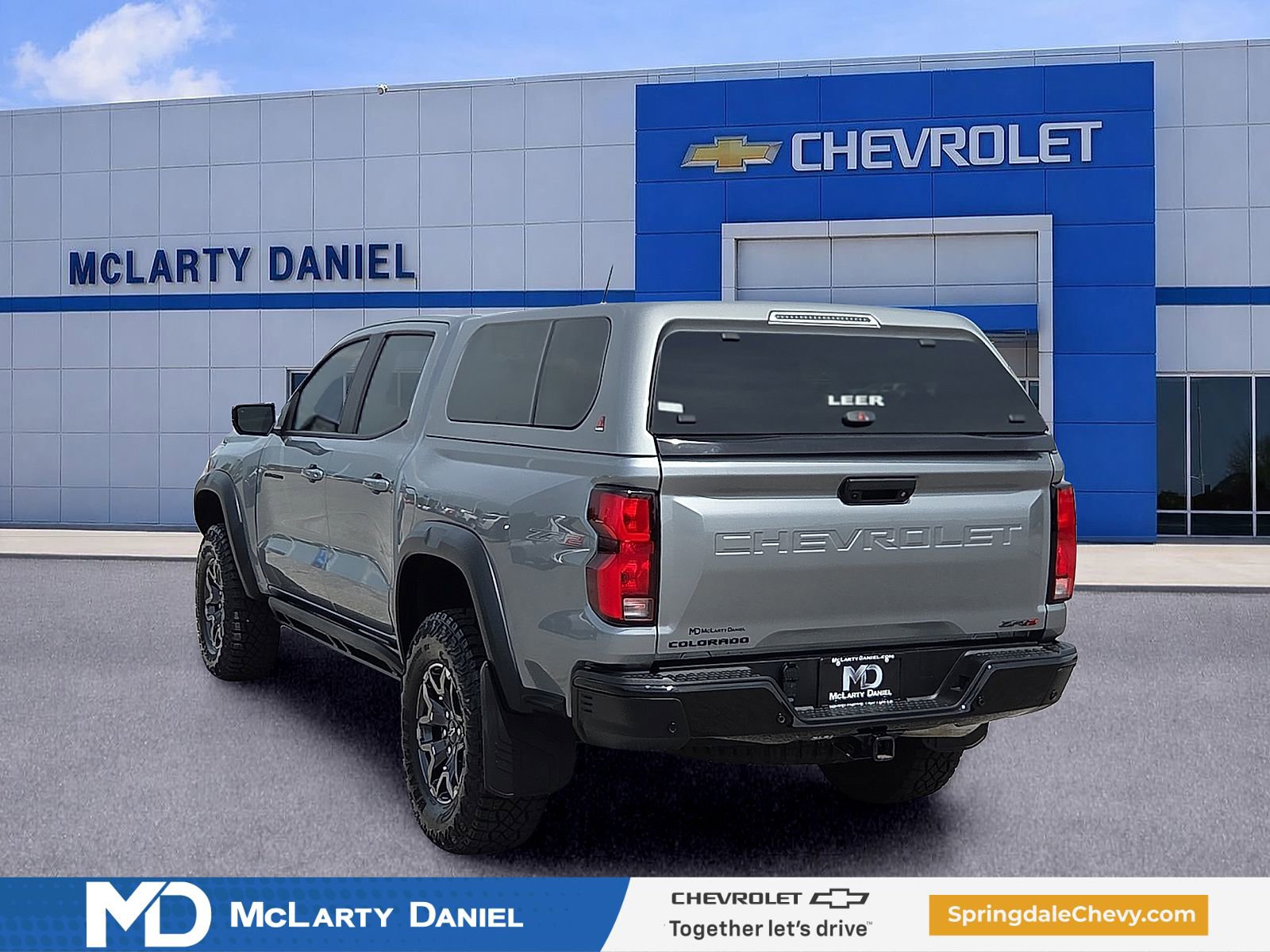 Used 2025 Chevrolet Colorado ZR2 w/ Technology Package AWD/4WD image 4