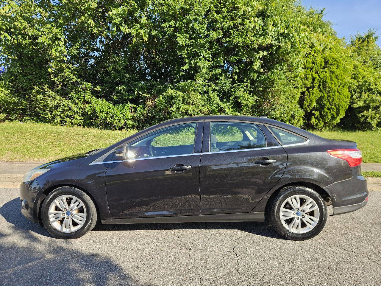 Used 2012 Ford Focus SEL FWD image 2