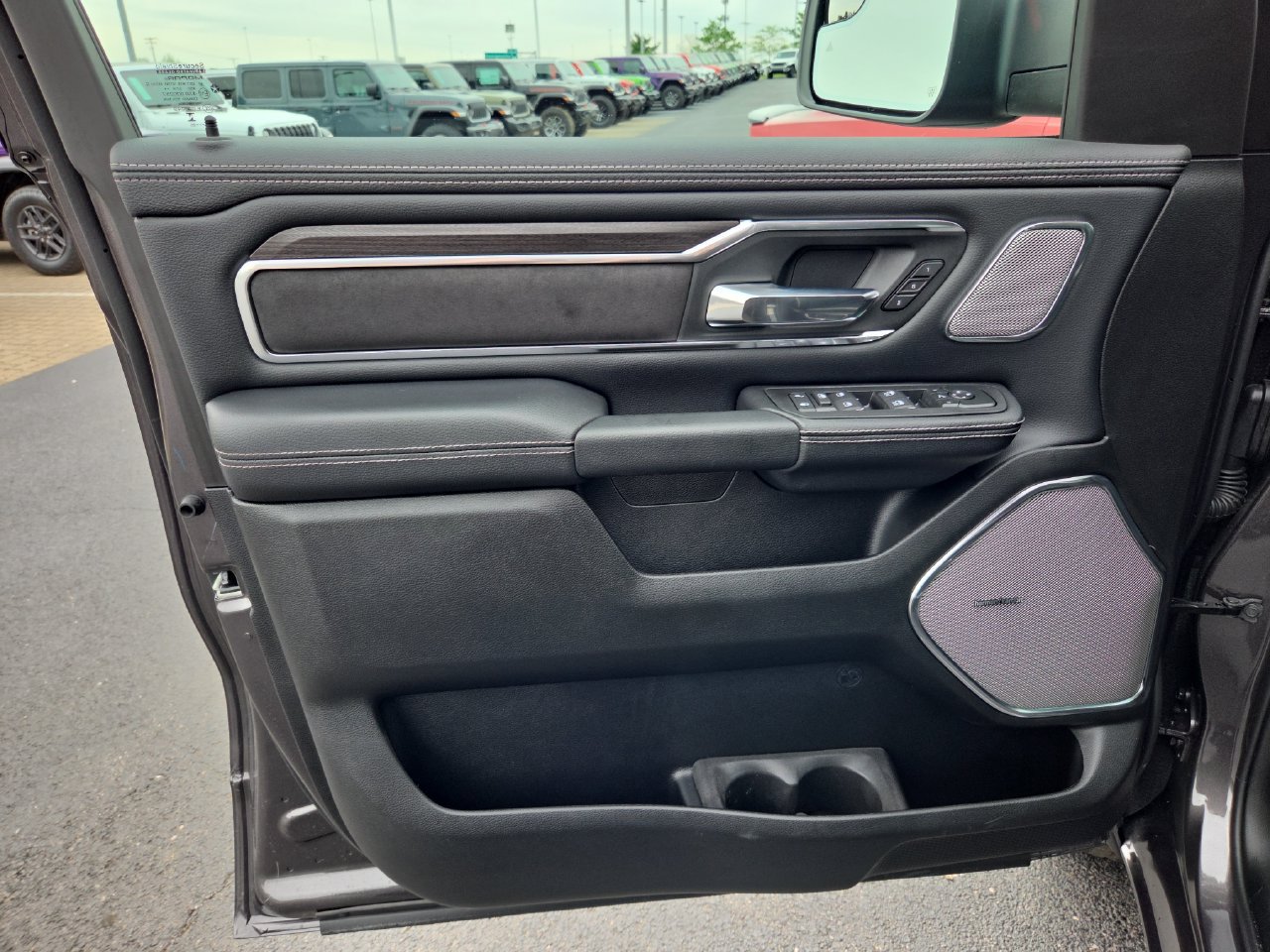 New 2026 RAM 1500 Laramie AWD/4WD image 18