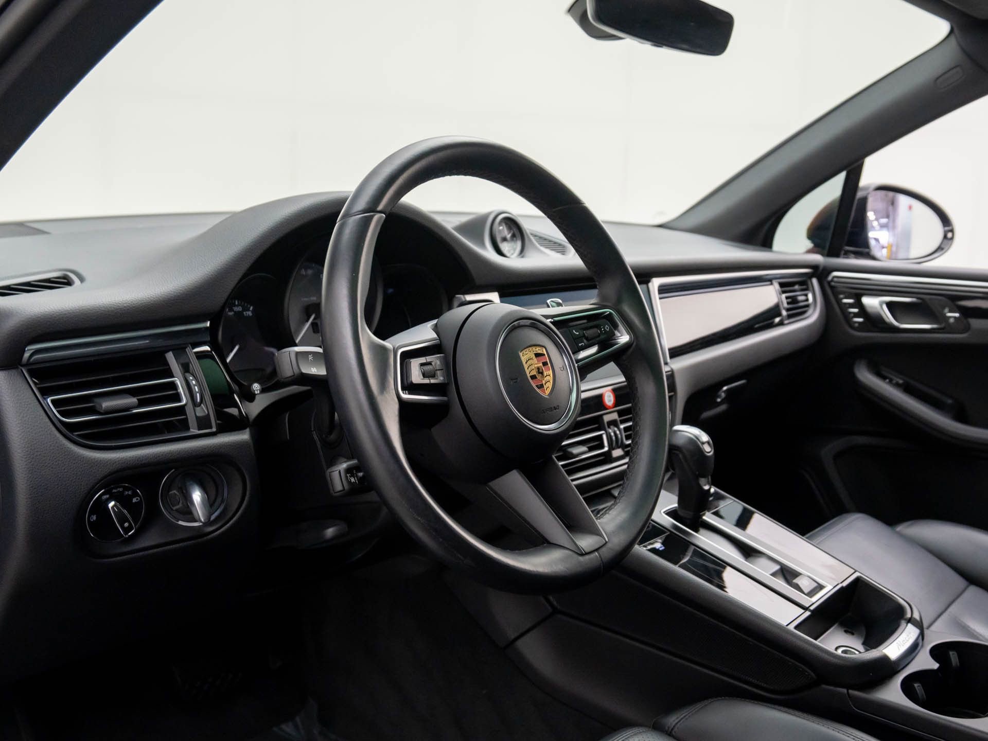 Certified 2023 Porsche Macan S image 4