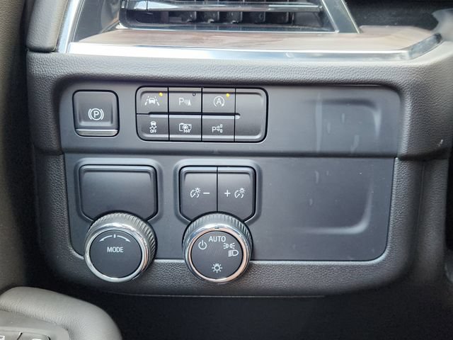 Used 2025 Chevrolet Suburban LS RWD image 24