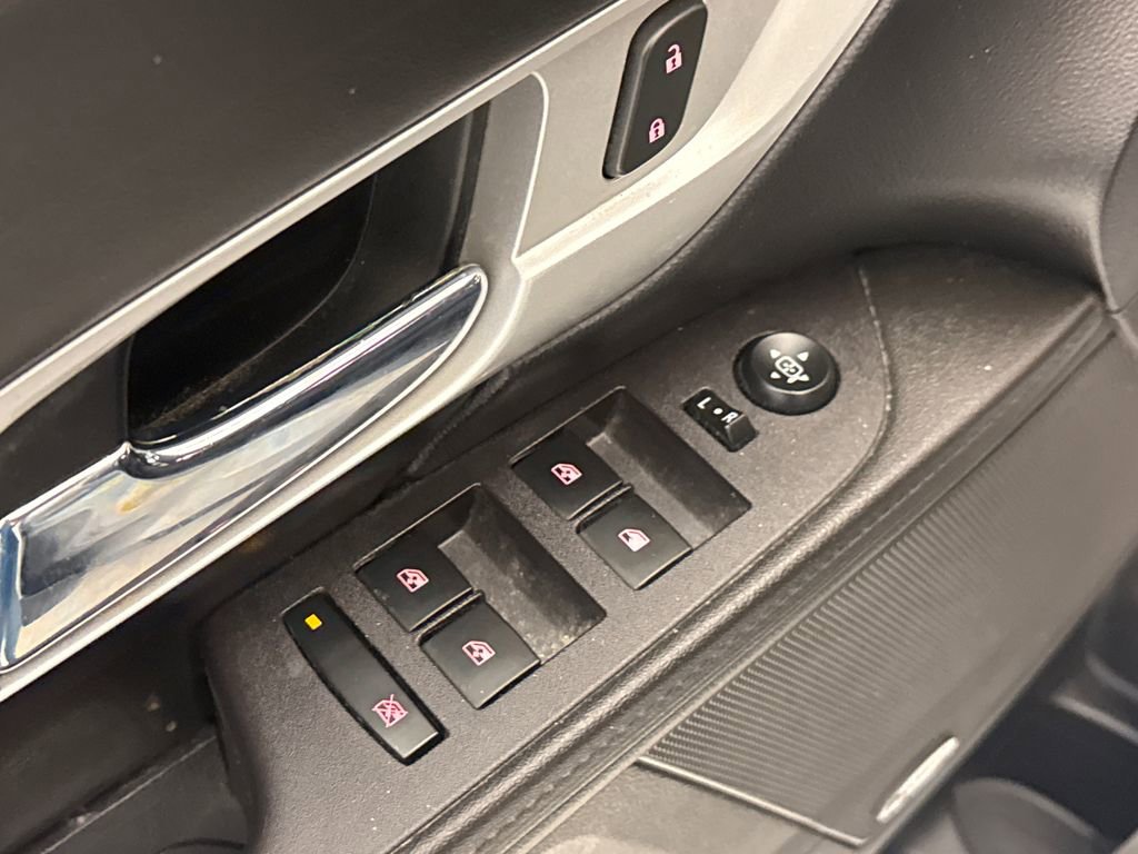 Used 2017 GMC Terrain SLE image 19