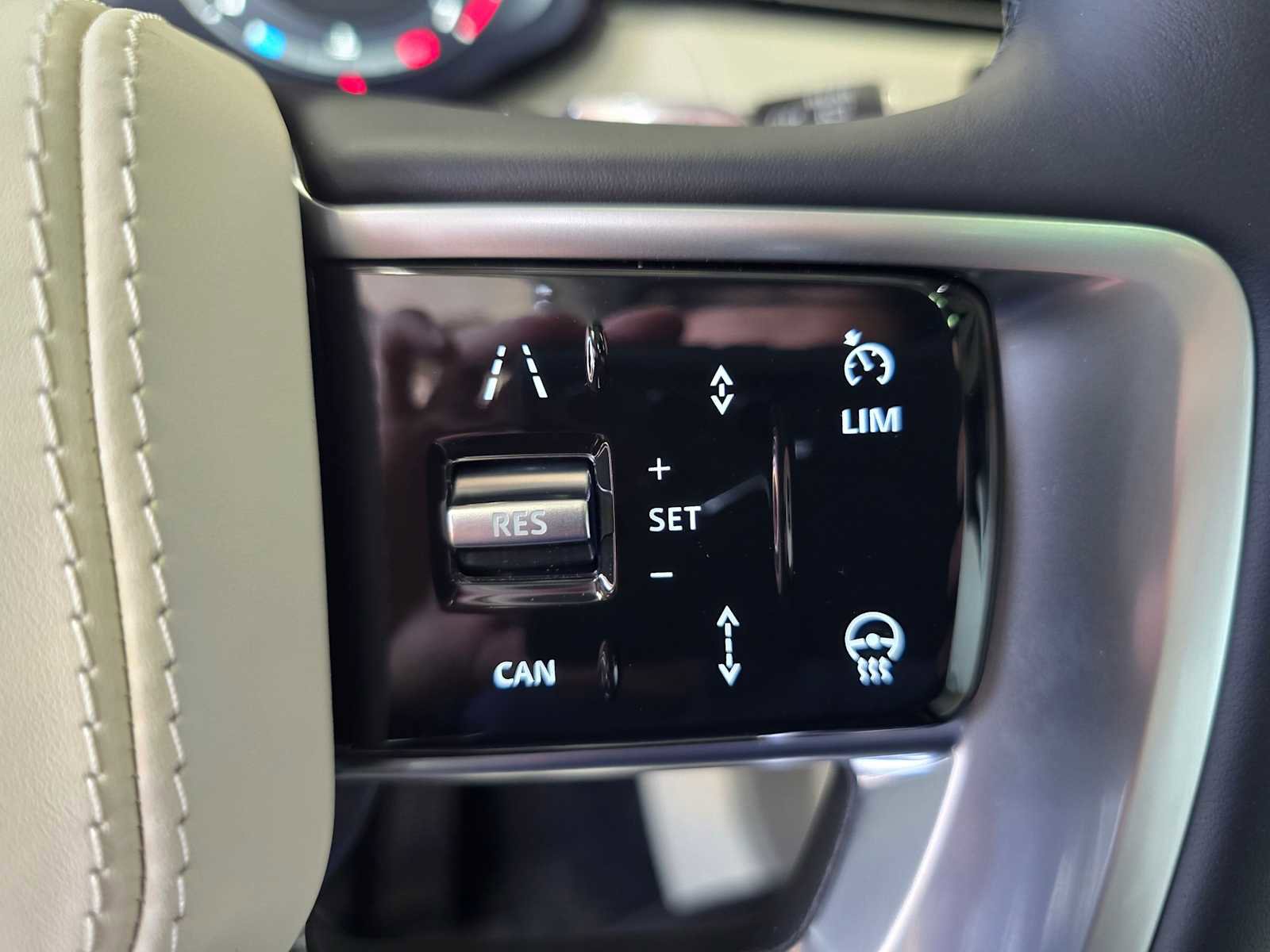 New 2026 Land Rover Range Rover SE image 32