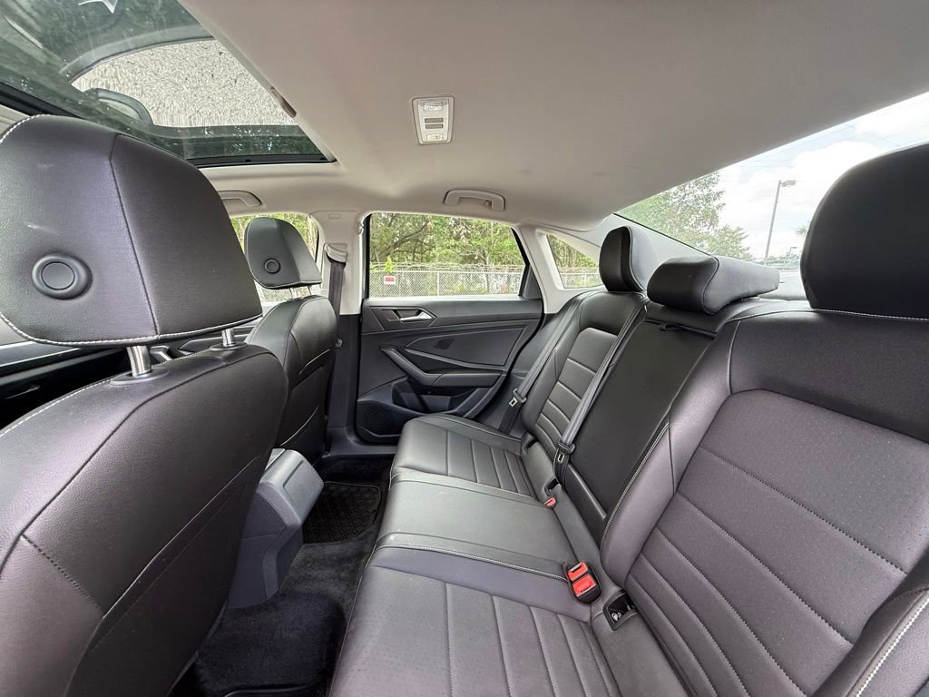 Used 2024 Volkswagen Jetta SE w/ Panoramic Sunroof Package FWD image 15