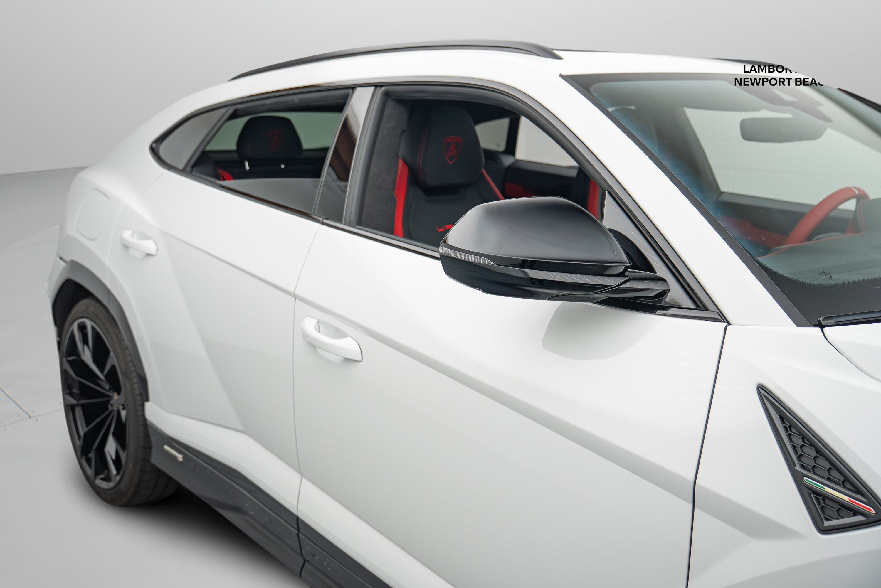 Used 2024 Lamborghini Urus S AWD/4WD image 34