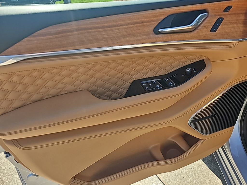 Certified 2025 Jeep Grand Cherokee Summit AWD/4WD image 18