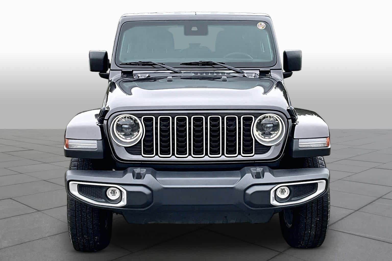 Used 2025 Jeep Wrangler Unlimited Sahara AWD/4WD image 4