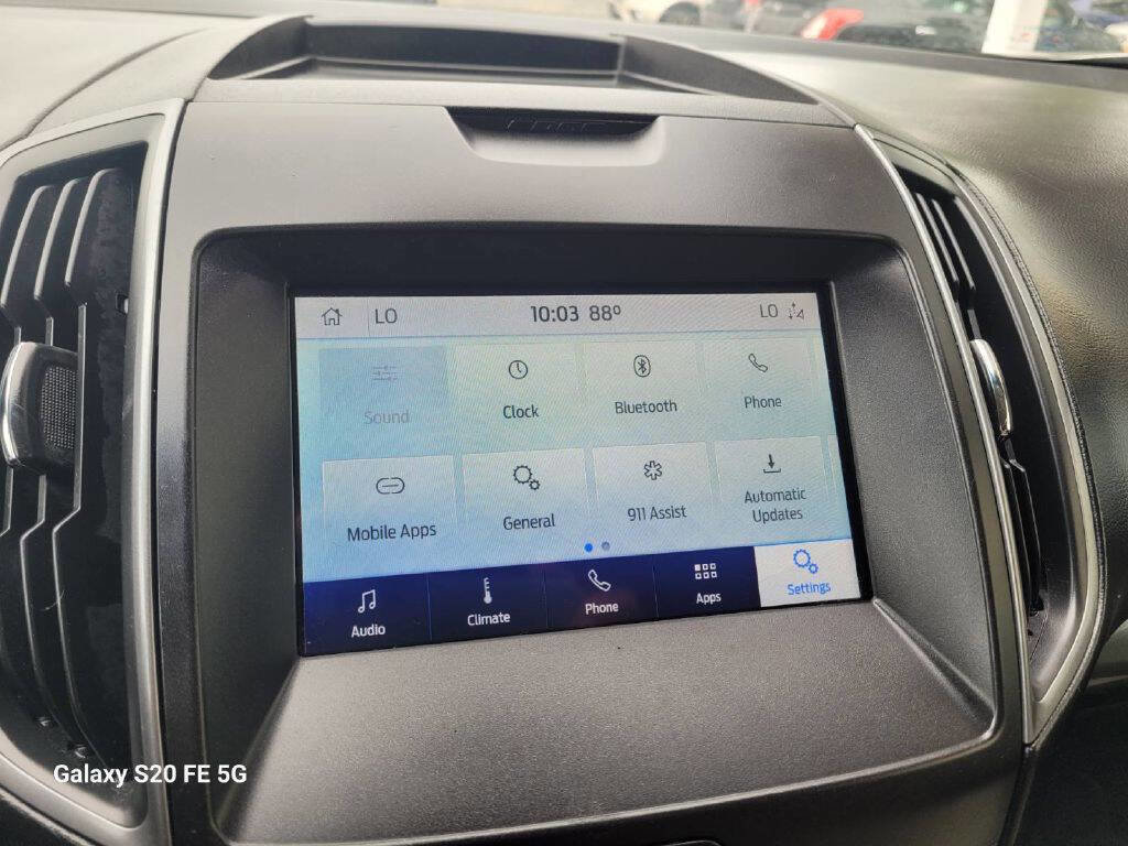 Used 2020 Ford Edge SE image 16