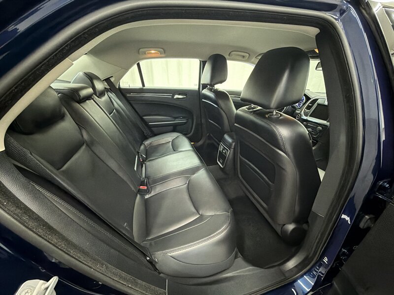 Used 2015 Chrysler 300 Limited w/ Driver Convenience Group RWD image 14
