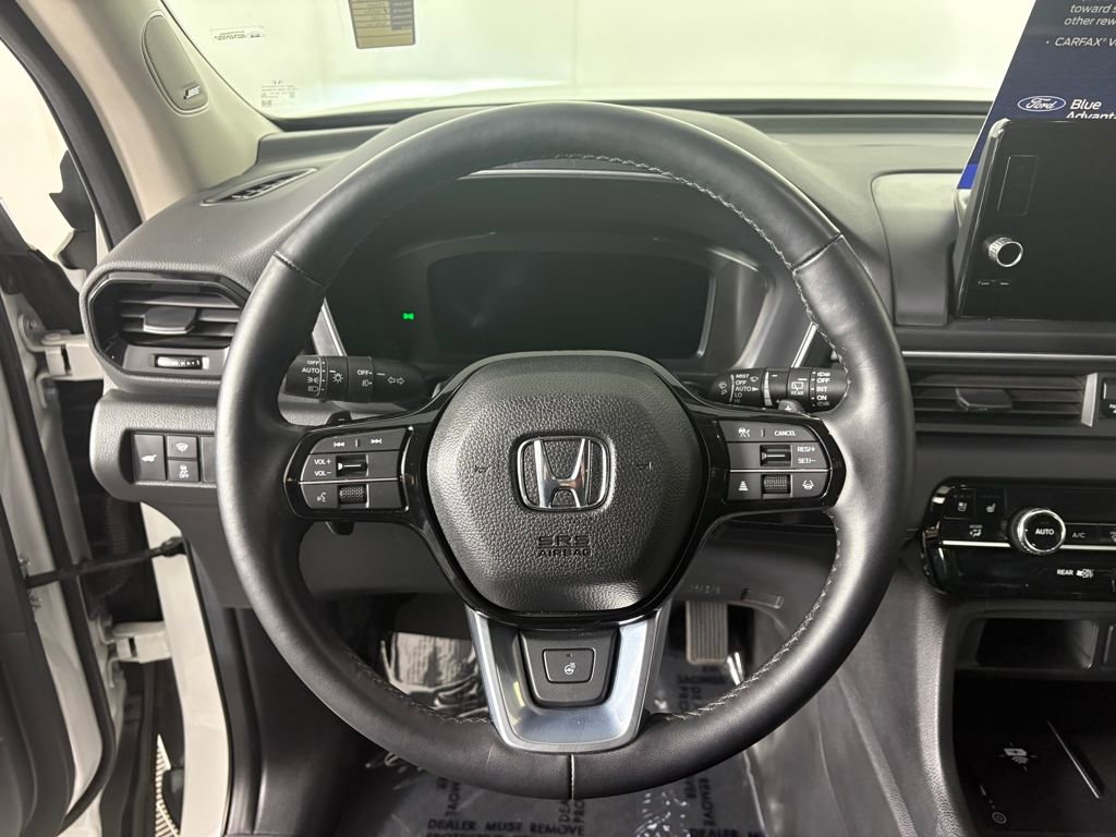 Used 2025 Honda Pilot Elite image 16