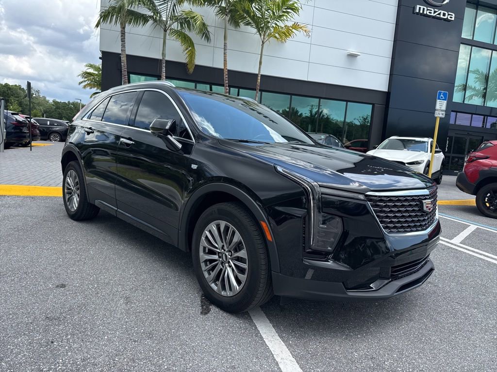 Used 2024 Cadillac XT4 Premium Luxury FWD image 2
