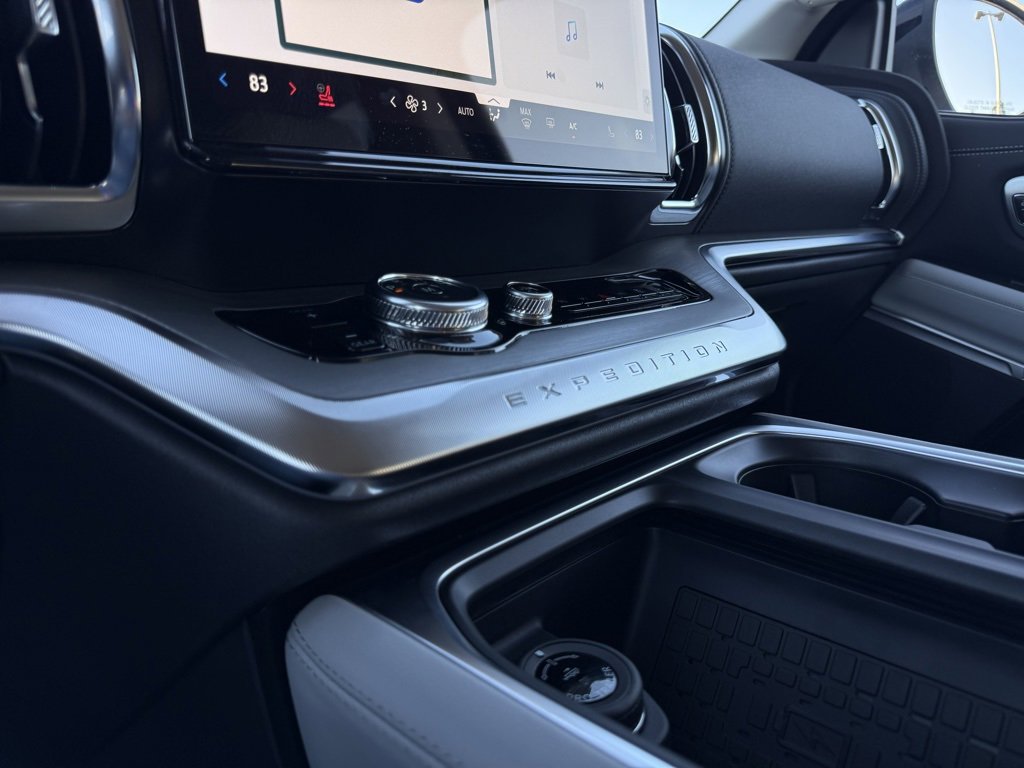 New 2025 Ford Expedition Max Platinum w/ Driver's Package image 14