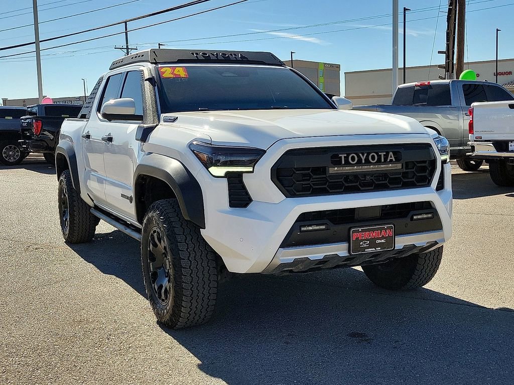 Used 2024 Toyota Tacoma Trailhunter image 2