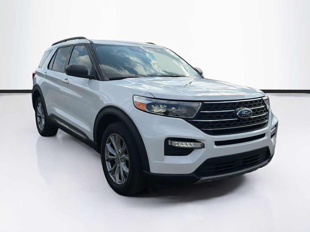 Certified 2024 Ford Explorer XLT w/ Equipment Group 202A AWD/4WD image 3