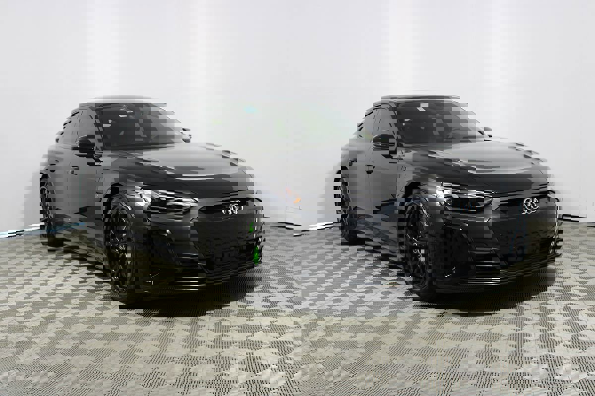 Used 2024 Audi e-tron GT Premium Plus image 39