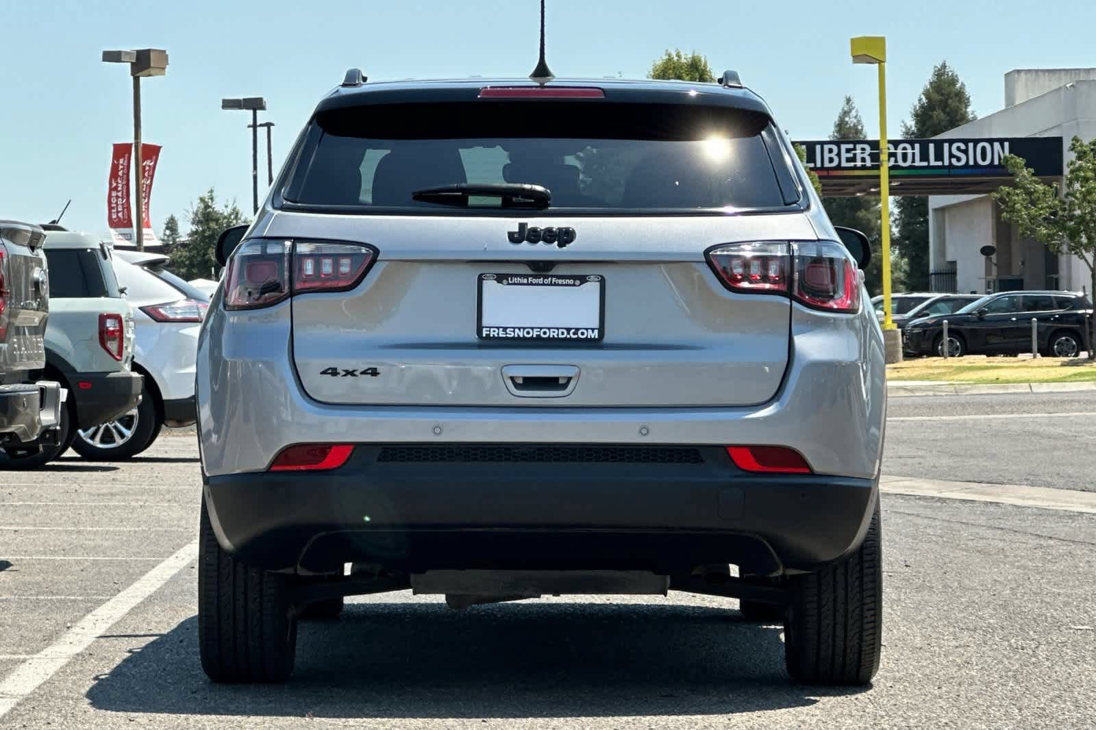 Used 2023 Jeep Compass Latitude w/ Convenience Group AWD/4WD image 8