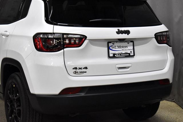 New 2026 Jeep Compass Latitude image 9