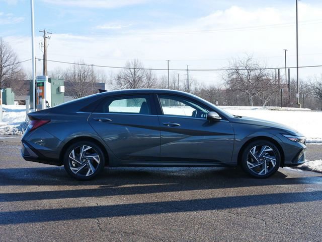 Used 2024 Hyundai Elantra Limited image 8